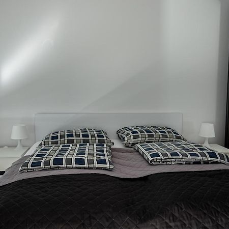 Apartament Przy Parku Z Duzym Tarasem ,Prywatny Parking Appartamento Świnoujście Esterno foto